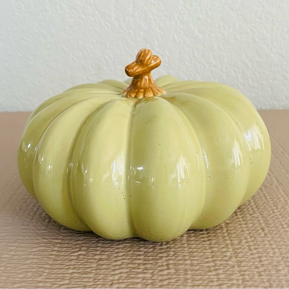 Ceramic pumpkin, earth tone / pale avocado green - Picture 2 of 6